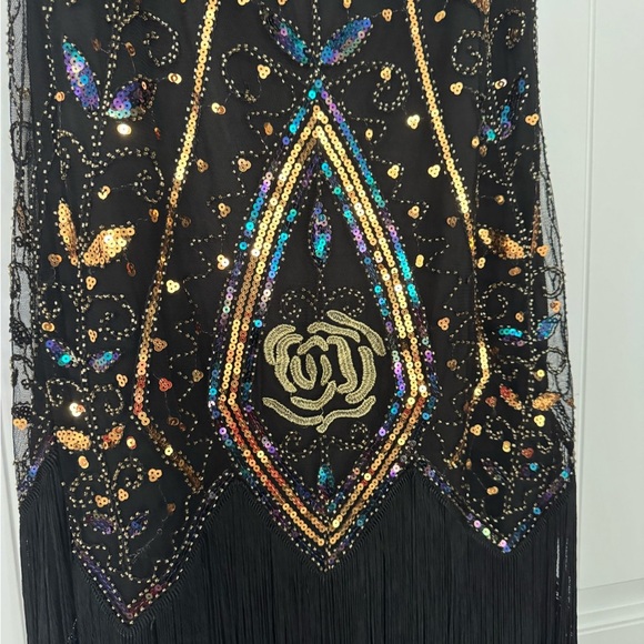 Metime Elegant Black Mini Dress with Gold and Blue Embellishments - Picture 3 of 6